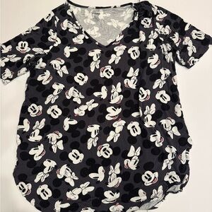 Torrid Disney Tee size 3, black and white with mickey/minnie all over!